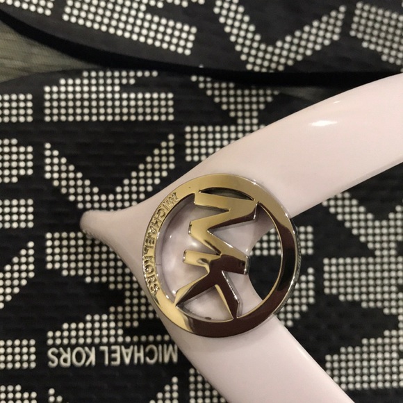 Michael Kors Flip Flops - Picture 2 of 4
